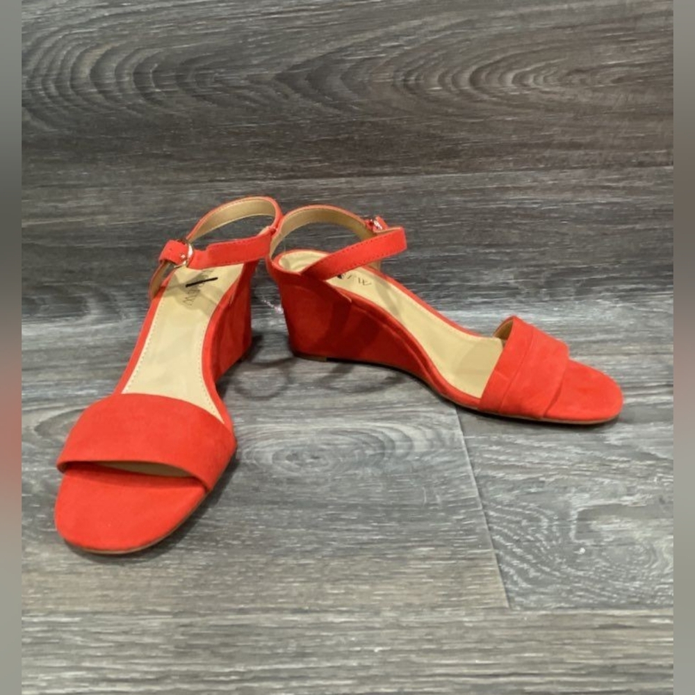 NEW J Crew Designer Elegant Red Wedge Women Sandals Stiletto Heels 7.5  8  8.5 - Picture 3 of 7